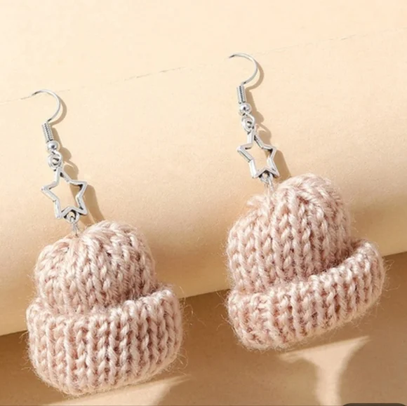 💥LAST PAIR💥 Knit Hat Drop Earrings - Picture 5 of 6